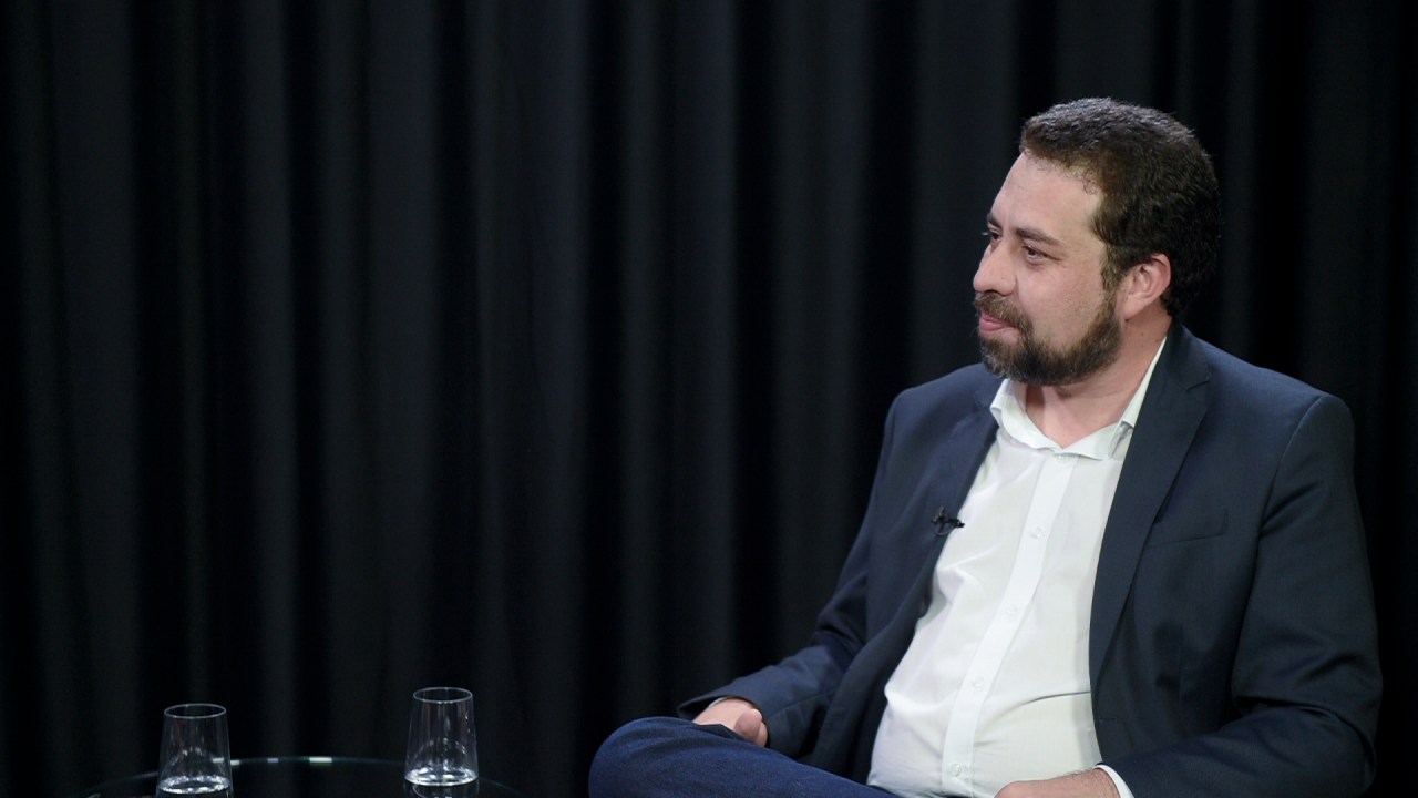 O deputado federal Guilherme Boulos durante entrevista ao programa Amarelas On Air, de Veja