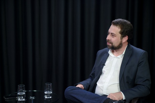O deputado federal Guilherme Boulos durante entrevista ao programa Amarelas On Air, de Veja