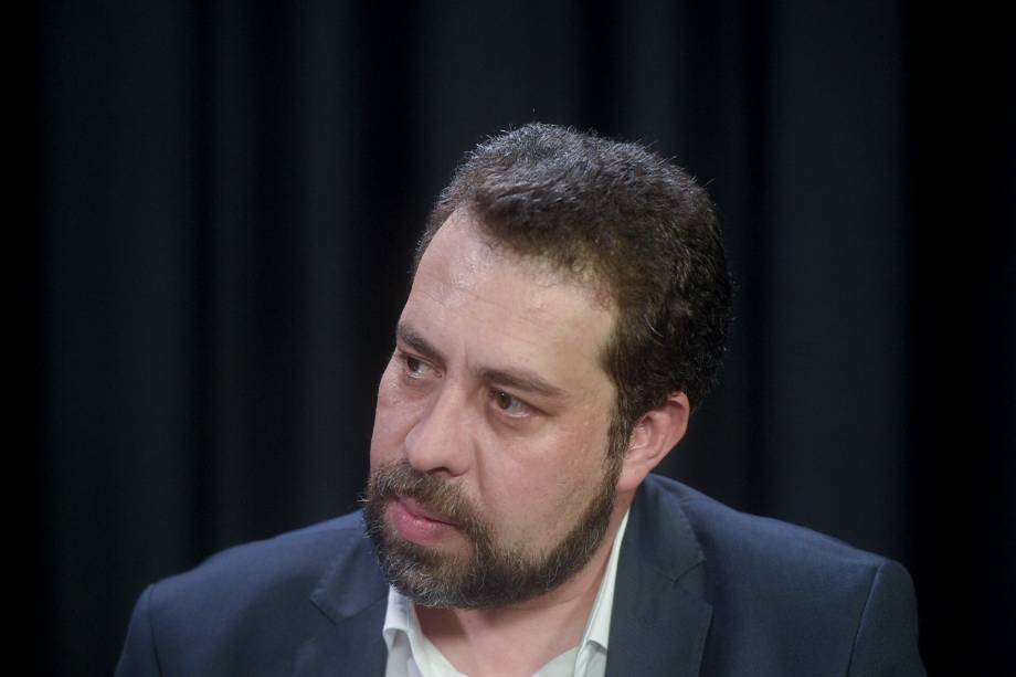 O deputado federal Guilherme Boulos durante entrevista ao programa Amarelas On Air, de Veja