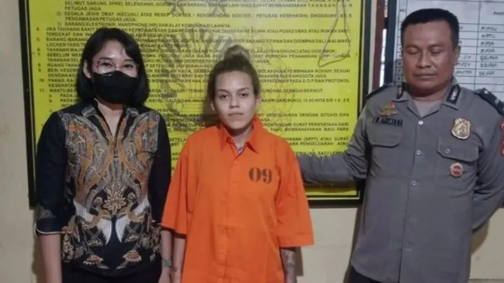 Brasileira presa na Indonésia pode ser condenada à pena de morte