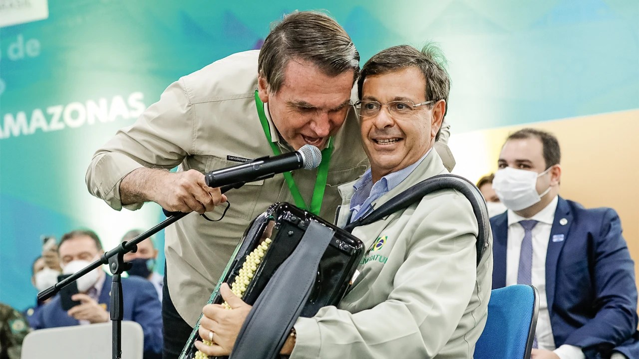 O ex-presidente Jair Bolsonaro e o ex-ministro do Turismo Gilson Machado