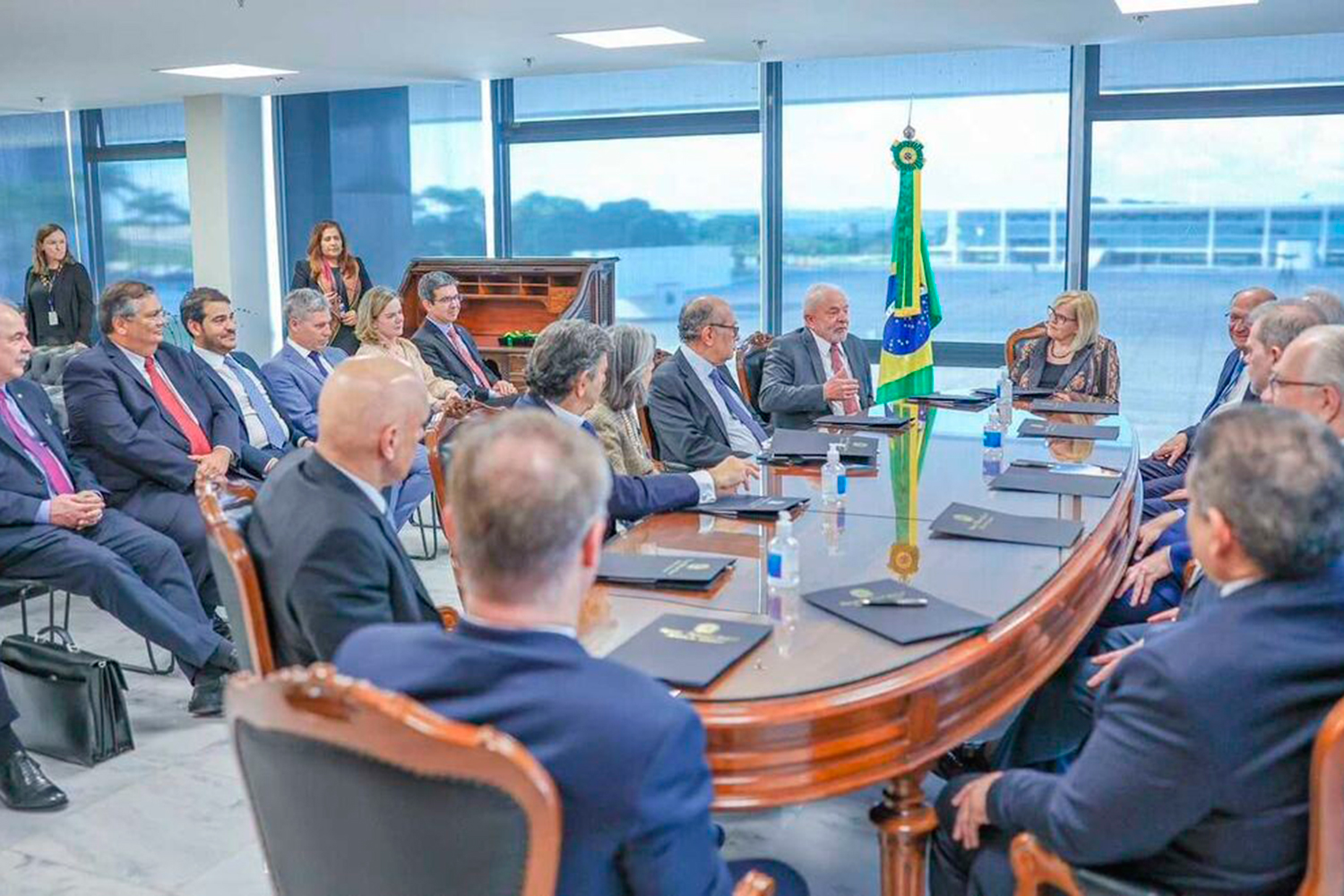 DIÁLOGO - Chefes do Executivo e Ministros do STF: estabilidade depende de respeito mútuo