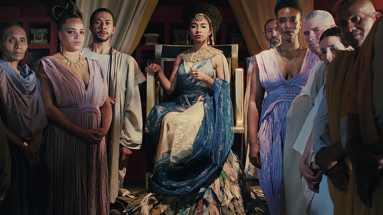 PRECONCEITO - A atriz Adele James como Cleópatra em série da Netflix: comentários racistas nas redes sociais
