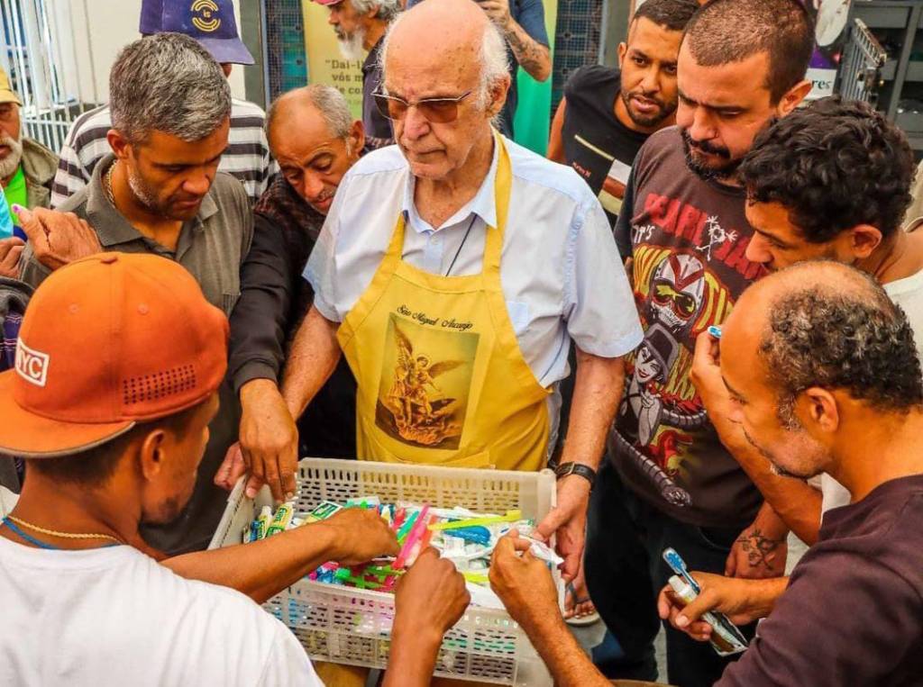 Nem o Padre Júlio Lancelotti escapou do ringue entre direita e esquerda