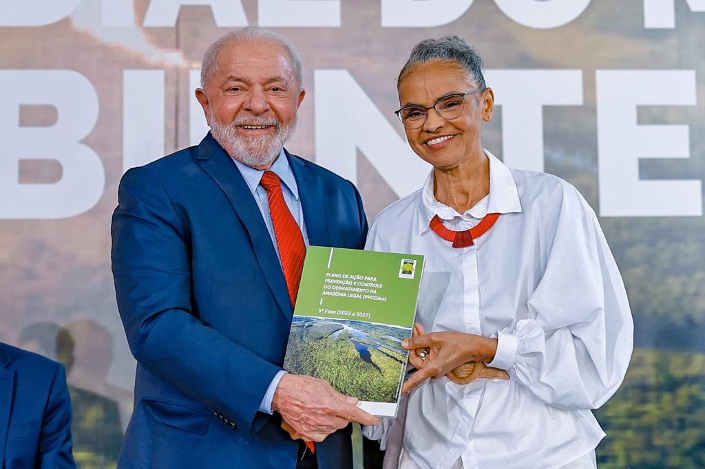 Lula e Marina divulgam plano de combate ao desmatamento na Amazônia