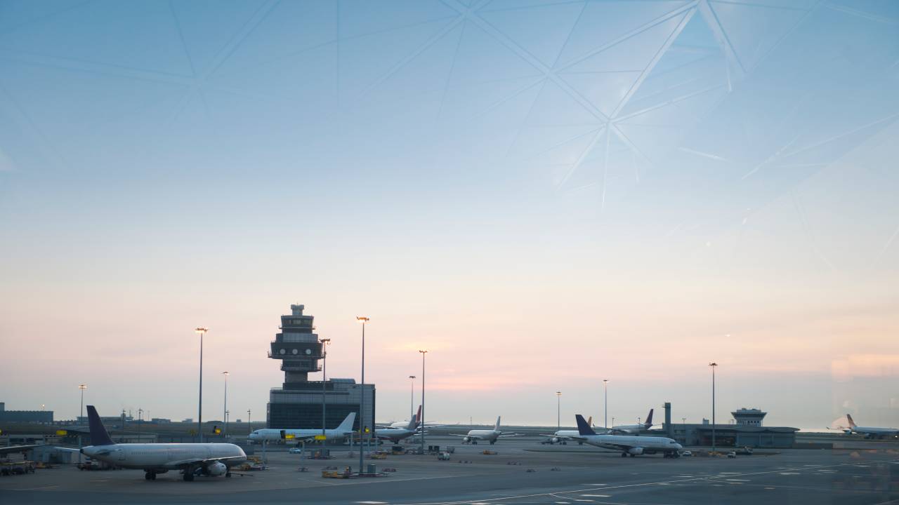 Escassez de funcionários nas áreas de aeronáutica e aeroportos nos EUA abre caminho para imigrantes brasileiros. -