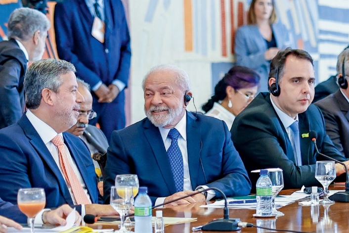O presidente da Câmara, Arthur Lira (PP-AL), o presidente Luiz Inácio Lula da Silva e o presidente do Senado, Rodrigo Pacheco (PSD-MG)