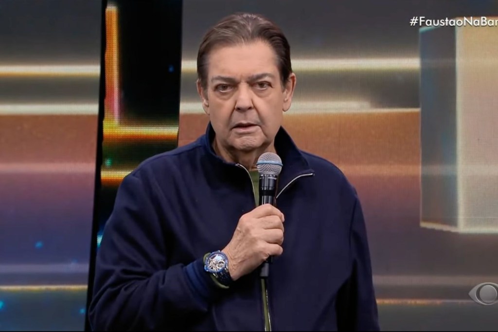 Serginho Groisman apresentando o programa 'Altas Horas', da Rede Globo, em 2005