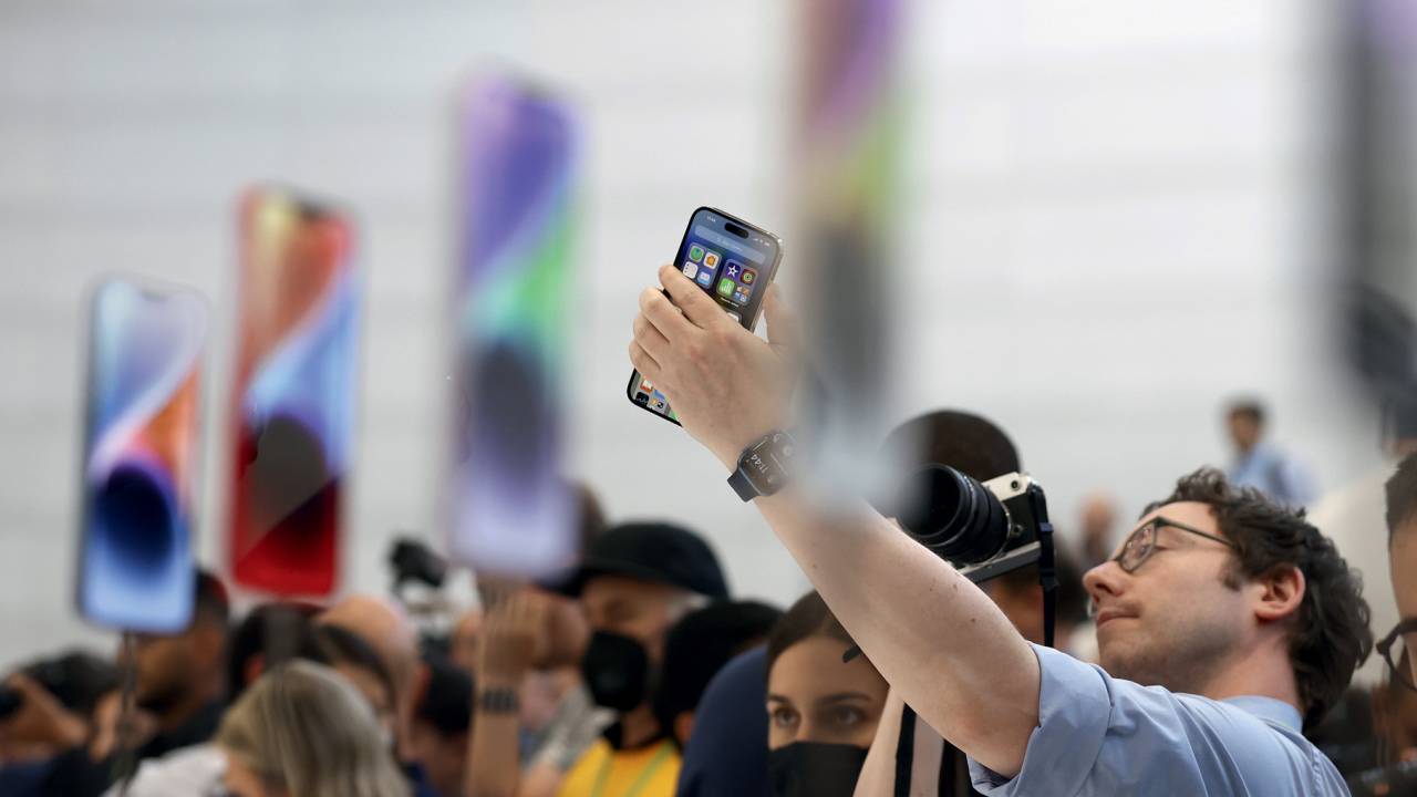 NA TELINHA - Usuário do mais famoso smartphone da Apple: lançado em 2007, o dispositivo móvel transformou o mundo
