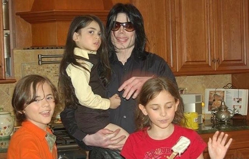 Michael Jackson com seus três filhos, Michael, Paris e Prince