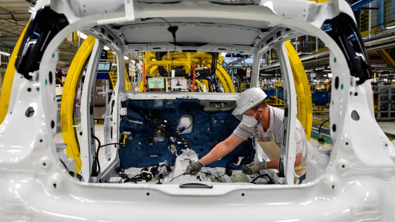 AMPARO - Operário industrial: normas claras e transparentes garantem a segurança