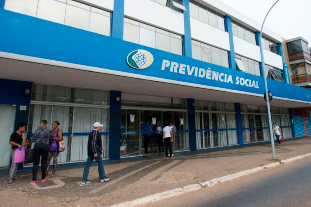 CONFUSÃO - Agência do INSS: divergências entre leis trabalhista e previdenciária precisam acabar