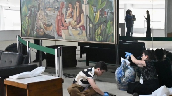 PATRIMÔNIO - Diretoria informou que 24 peças com valor artístico foram destruídas pelos vândalos