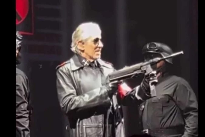Ex-vocalista do Pink Floyd fez show recentemente com referências nazista