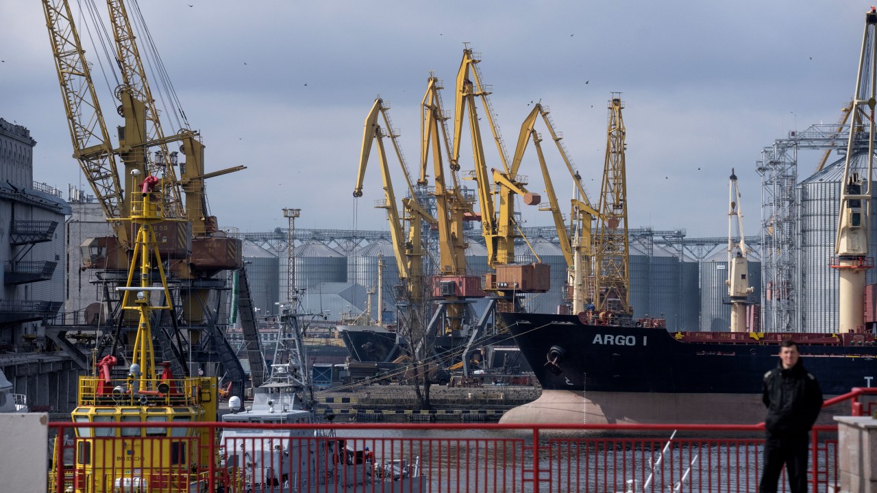 (FILES) Bulk carrier ARGO I is docked at the grain terminal of the port of Odessa, Ukraine, on April 10, 2023, from where Ukraine ships wheat according to the grain agreement the country currently has with Russia. The Kremlin said on July 17, 2023, that the Ukraine grain deal had "de facto ended" hours before it was due to expire, and that Moscow would return to the landmark agreement if its conditions were met. The crucial deal, brokered by the UN and Turkey, is officially due to run out at the end of July 17. It allows Ukraine to export grain via the Black Sea. (Photo by Bo Amstrup / Ritzau Scanpix / AFP) / Denmark OUT