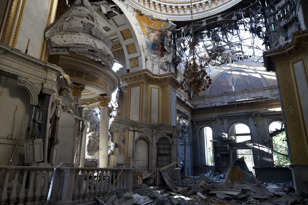 Maior catedral de Odessa, na Ucrânia, ficou danificada após ataque russo - 23/07/2023