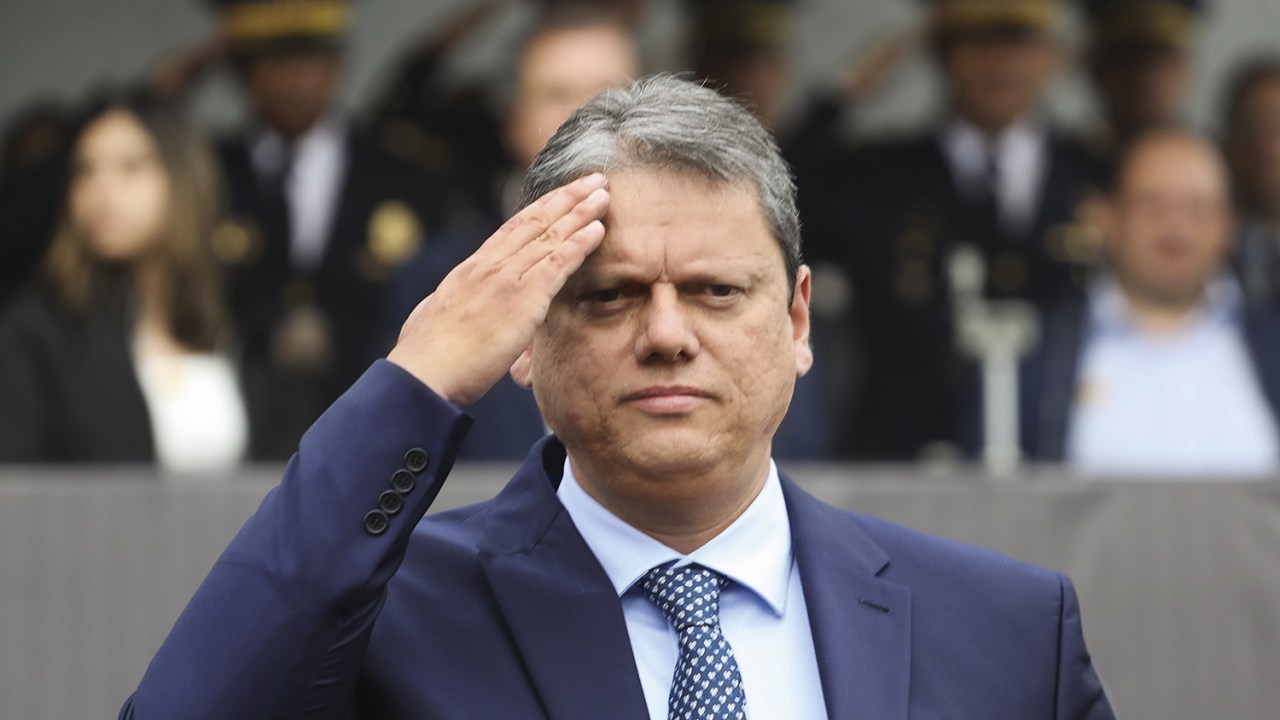 EM ALERTA - Tarcísio: críticas dos seguidores mais radicais e pressão do PL por mais espaço no governo de São Paulo