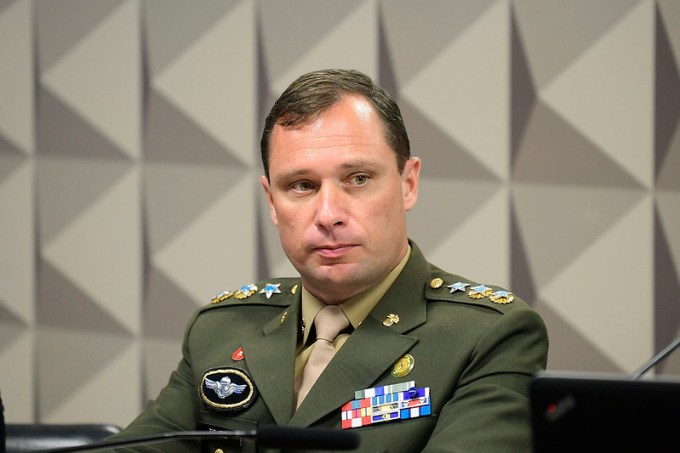 O tenente-coronel Mauro Cid durante depoimento à CPMI do 8 de janeiro