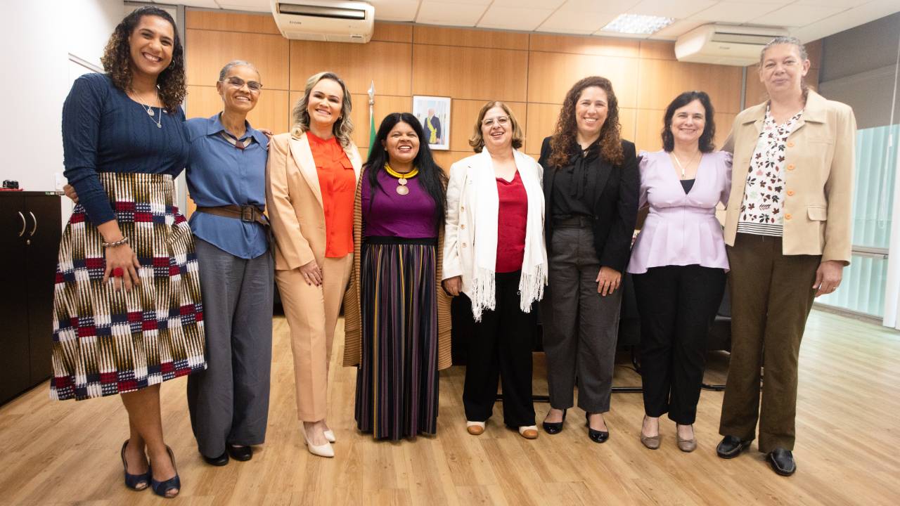 A ministra das Mulheres, Cida Gonçalves, recebeu as colegas Ana Moser (Esporte), Anielle Franco (Igualdade Racial), Daniela Carneiro (Turismo), Esther Dweck (Gestão e Inovação em Serviços Públicos), Marina Silva (Meio Ambiente), Nísia Trindade (Saúde) e Sônia Guajajara (Povos Originários) na última segunda-feira