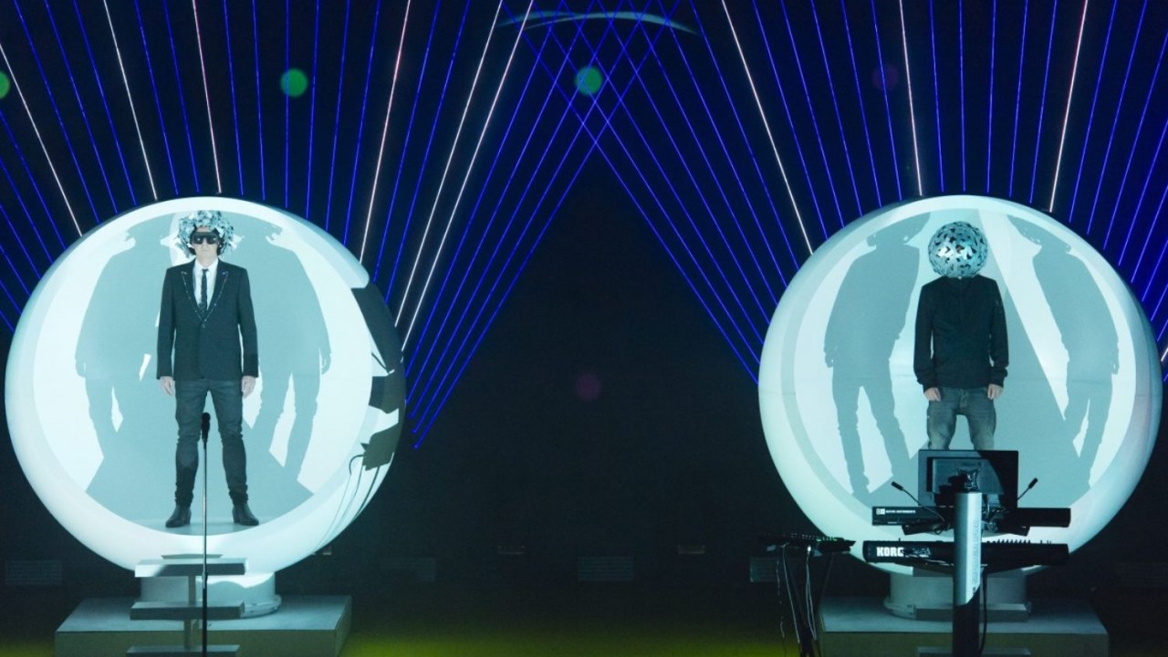 O duo Pet Shop Boys em apresentação na Royal Opera House, em Londres, 2016