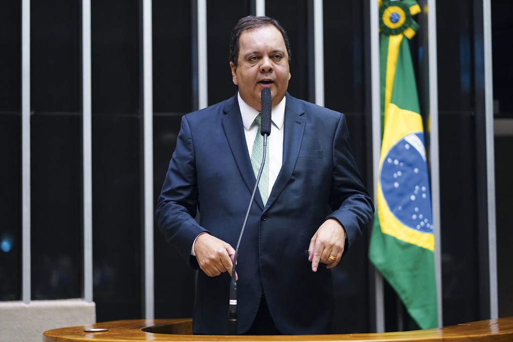 SUCESSÃO - Elmar Nascimento: acordo passa pela candidatura do parlamentar à presidência da Câmara
