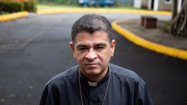 O bispo Rolando Álvarez, preso pelo regime da Nicarágua em agosto de 2022, foi solto. 05/07/2023 -