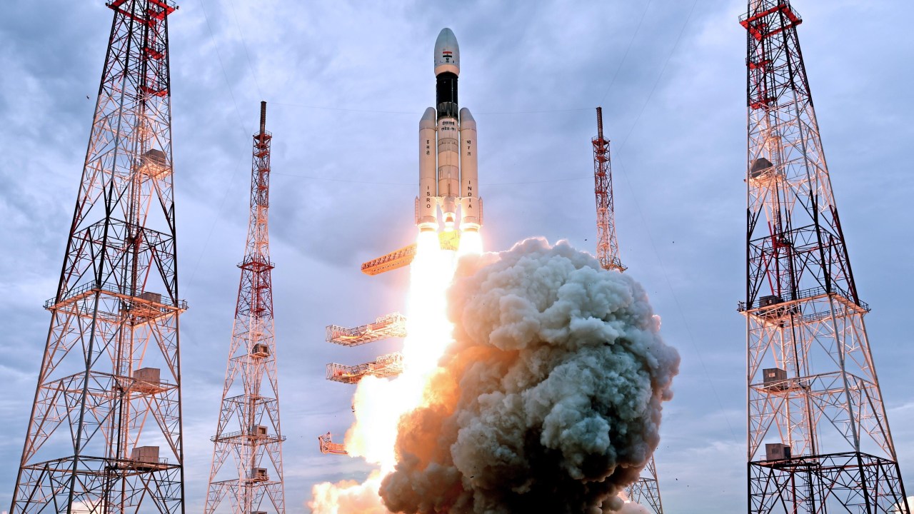 SUCESSO - Chandrayaan-3: índia lança missão em direção ao polo sul da Lua