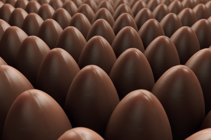 Large-scale production of chocolate eggs for Easter
