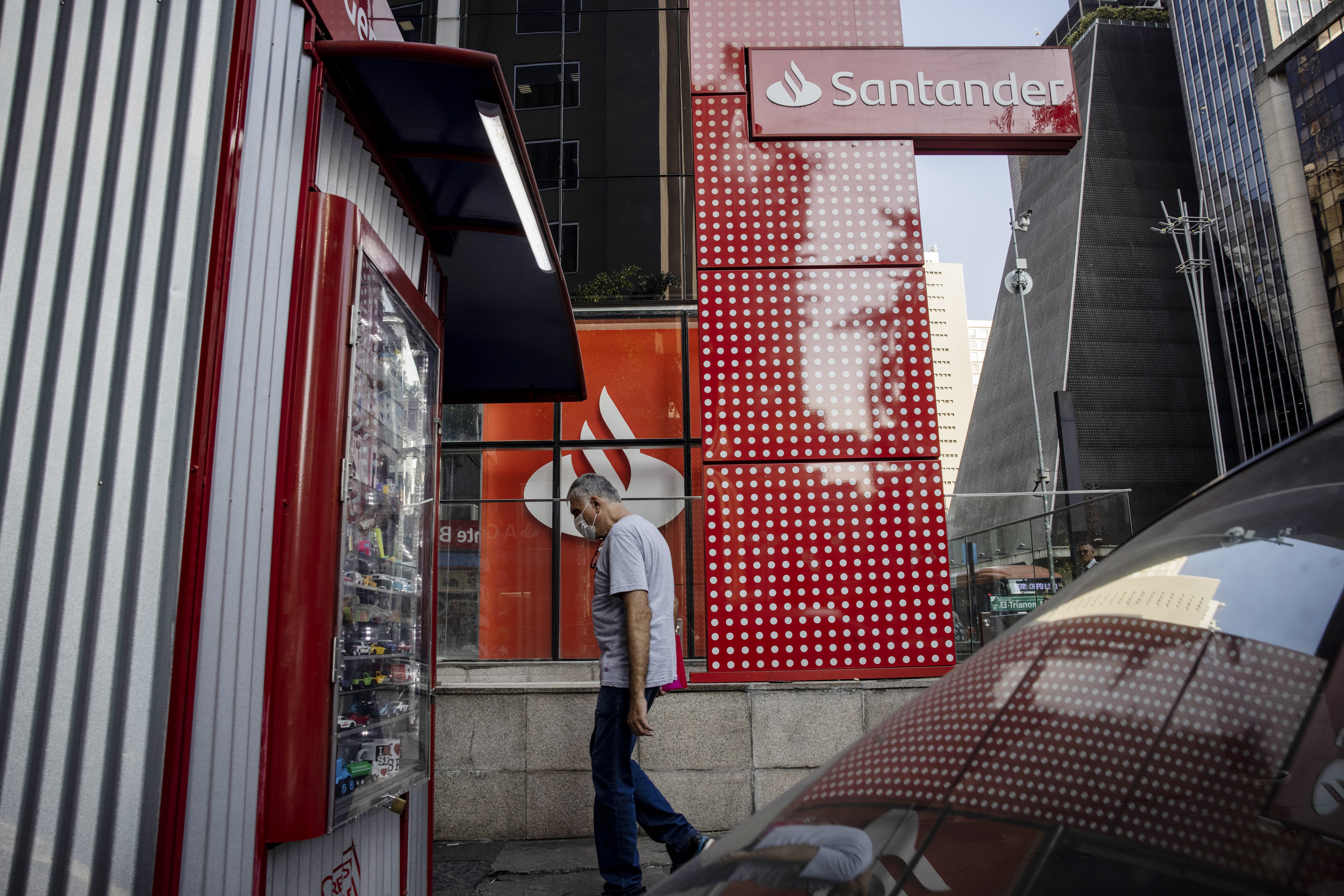 Santander desaba após balanço decepcionar; CFO vê melhora só em 2027