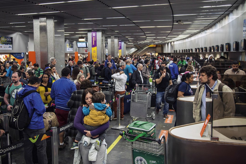 LOTADO - Aeroporto do Galeão: estrangeiros gastaram 10,7 bilhões de reais no país de janeiro a abril