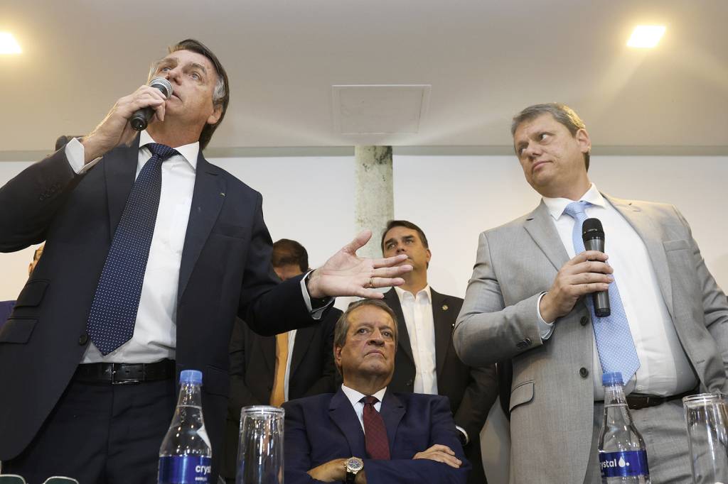 JAIR-BOLSONARO-TARCISIO-FREITAS-CONFUSÃO-REUNIÃO-PL-2023-033.jpg SAIA-JUSTA - Reunião do PL: exposição de divergências em torno de reforma