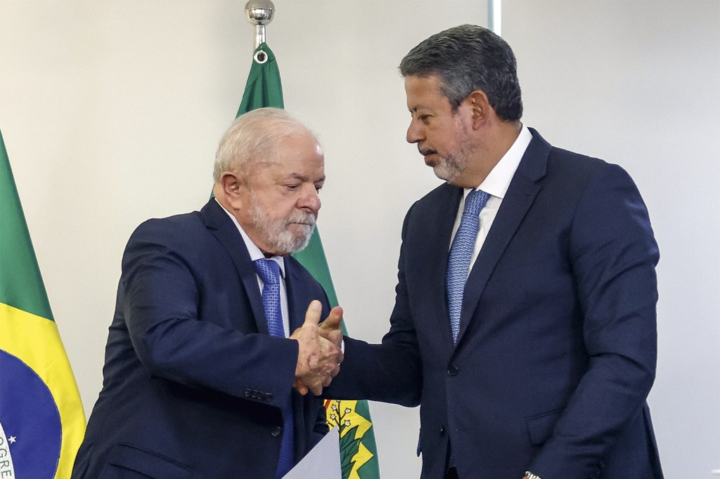 SER OU NÃO SER - Lula e Lira: o governo aposta que consegue atrair congressistas de centro com verbas e mais cargos no primeiro escalão