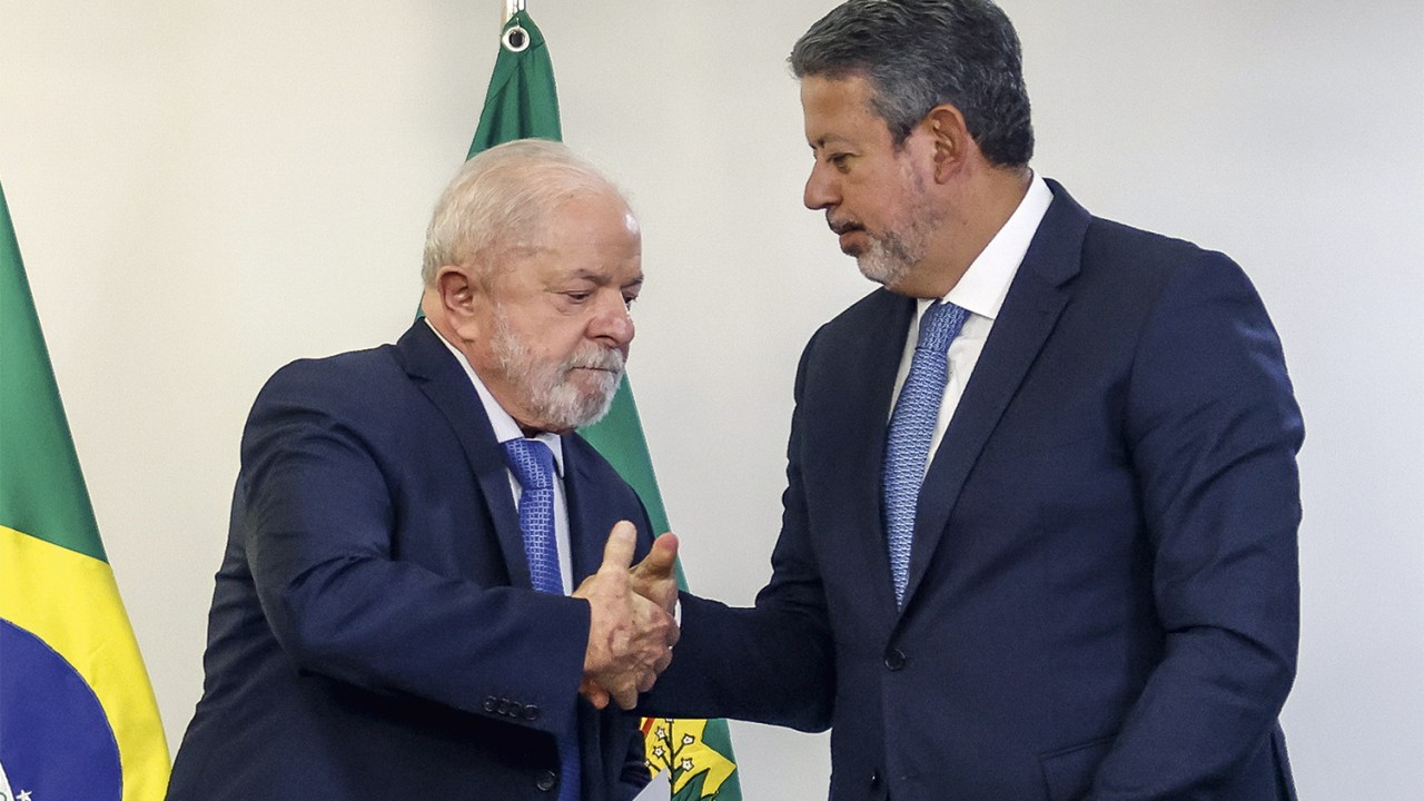 SER OU NÃO SER - Lula e Lira: o governo aposta que consegue atrair congressistas de centro com verbas e mais cargos no primeiro escalão