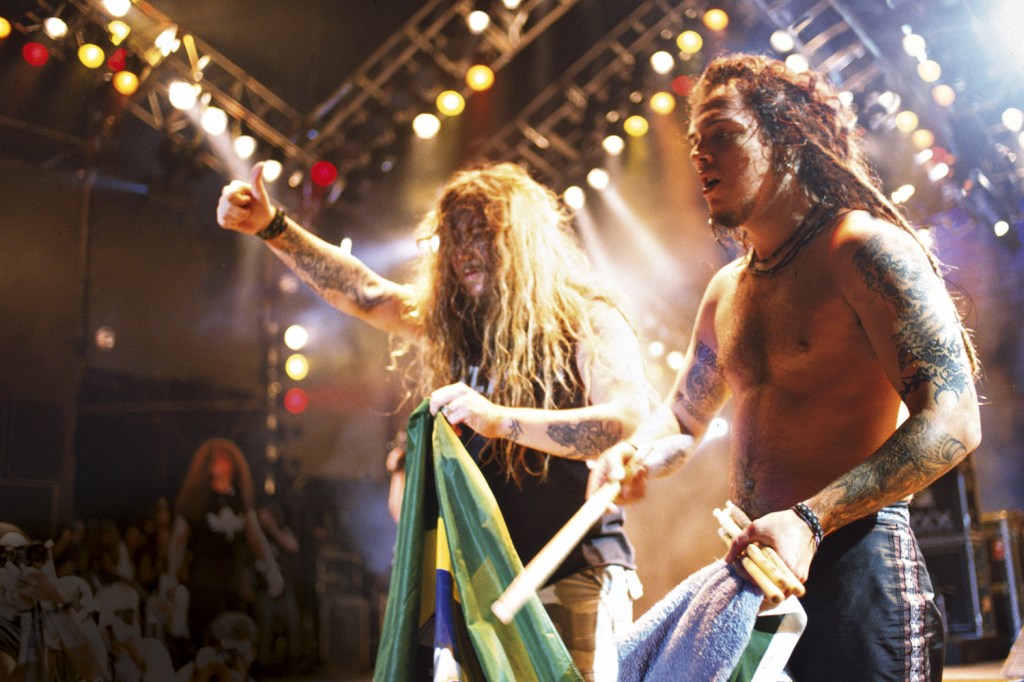 Max-e-Igor-Cavalera,-do-Sepultura,-no-Hollywood-Rock..jpg BRIGA PESADA - Sepultura: obra sobre a banda de heavy metal teve de se virar sem as canções do grupo
