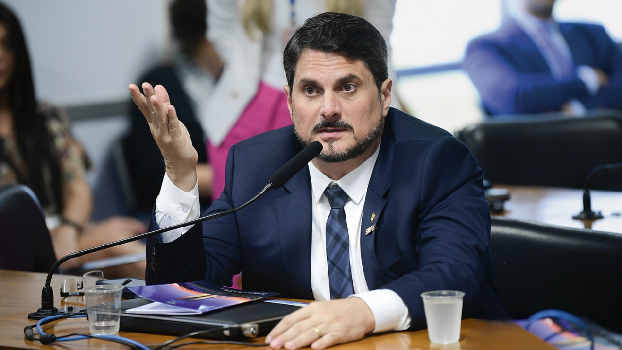 INVESTIGADO - Do Val: busca e apreensão da PF e pedido de licença no Senado