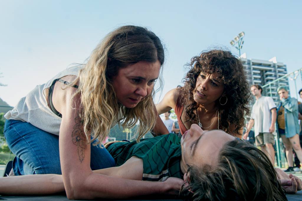 O pavor de Adriana Esteves nos bastidores de ‘Os Outros’