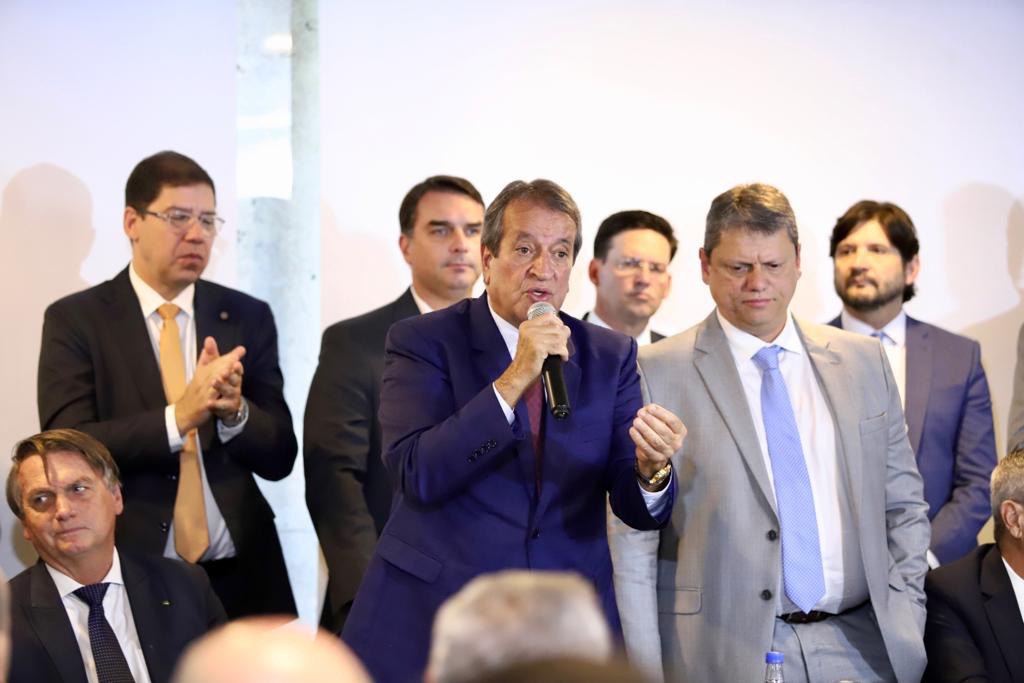 O presidente do PL, Valdemar Costa Neto, discursou durante reunião do partido entre o governador de São Paulo, Tarcísio de Freitas, e o ex-presidente Jair Bolsonaro, na quinta-feira