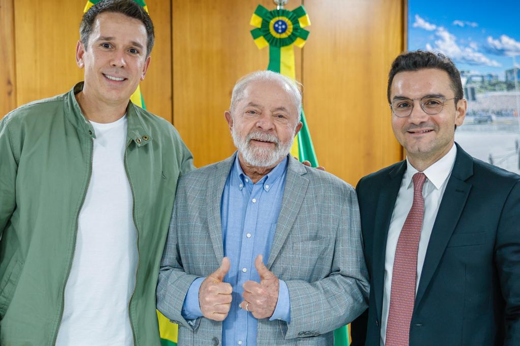 Felipe Carreras, Lula e Celso Sabino em reunião no gabinete do presidente no Palácio do Planalto