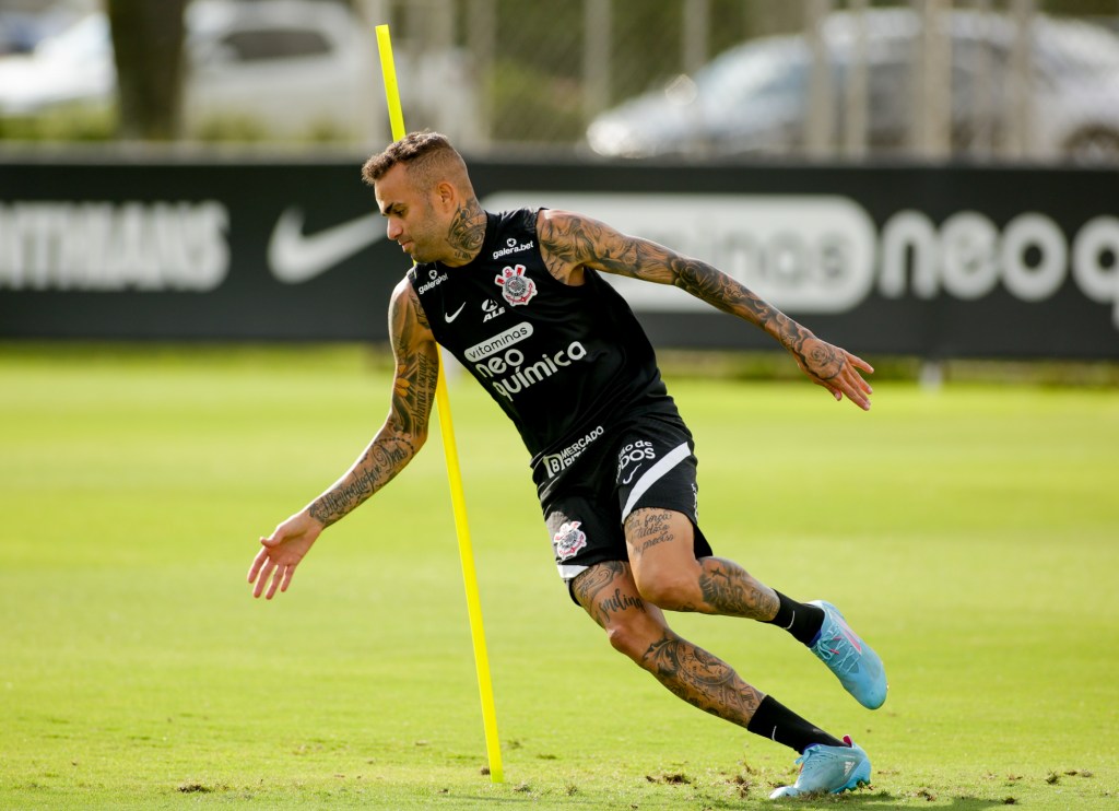 O meia Luan foi contratado como estrela, mas nunca conseguiu se firmar no Corinthians e está afastado desde o ano passado -