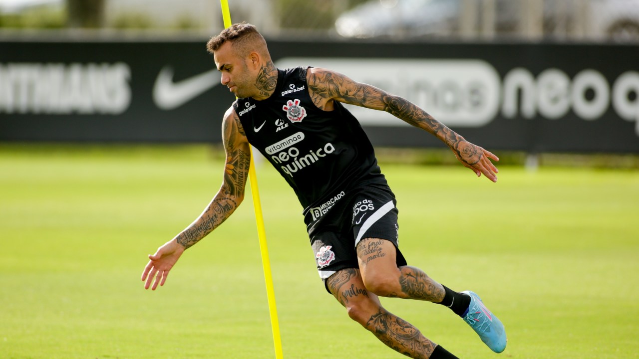 O meia Luan foi contratado como estrela, mas nunca conseguiu se firmar no Corinthians e está afastado desde o ano passado -