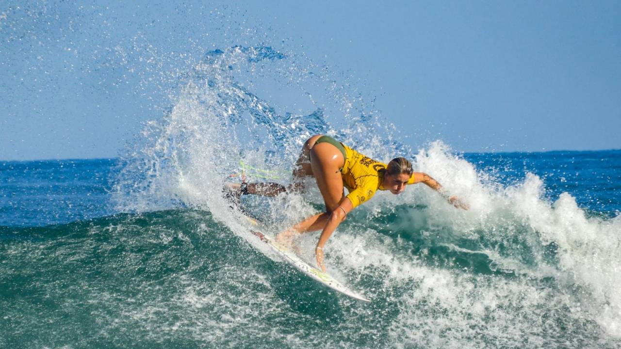 A surfista espanhola Janire Gonzalez Etxbarri