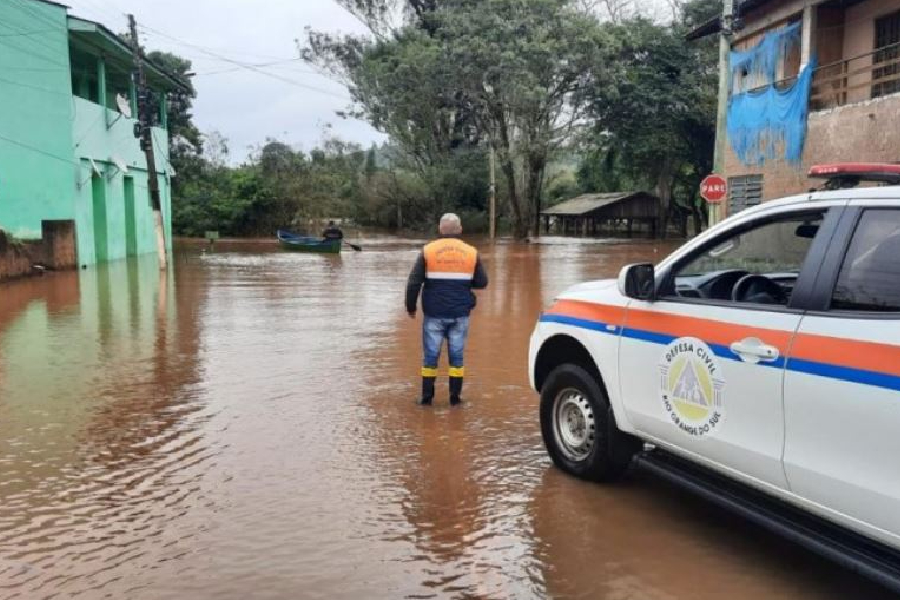 Passagem de ciclone extratropical deixou cidades inundadas no Rio Grande do Sul //