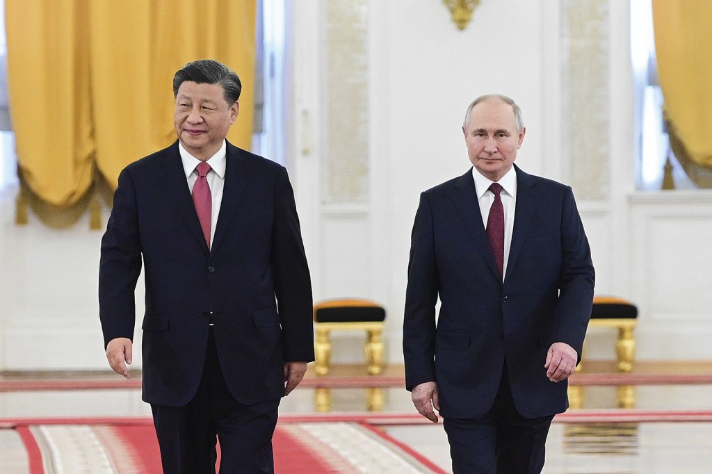 GEOPOLÍTICA - Xi Jinping e Vladimir Putin: fraqueza da economia chinesa e guerra na Ucrânia freiam o crescimento global