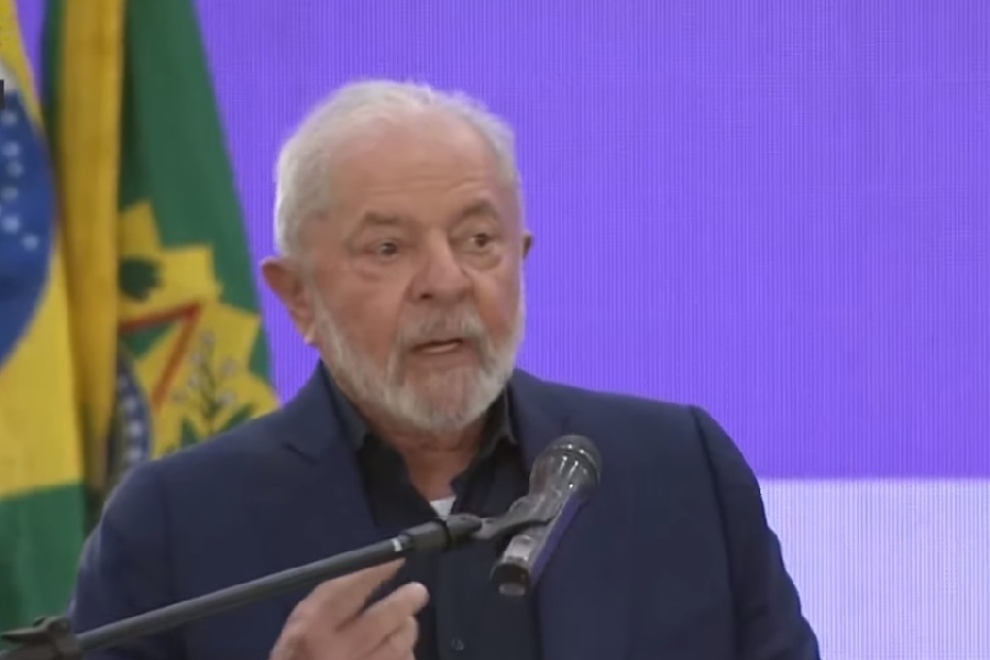 O presidente Luiz Inácio Lula da Silva durante evento de sanção da nova lei de igualdade salarial, na Base Aérea de Brasília