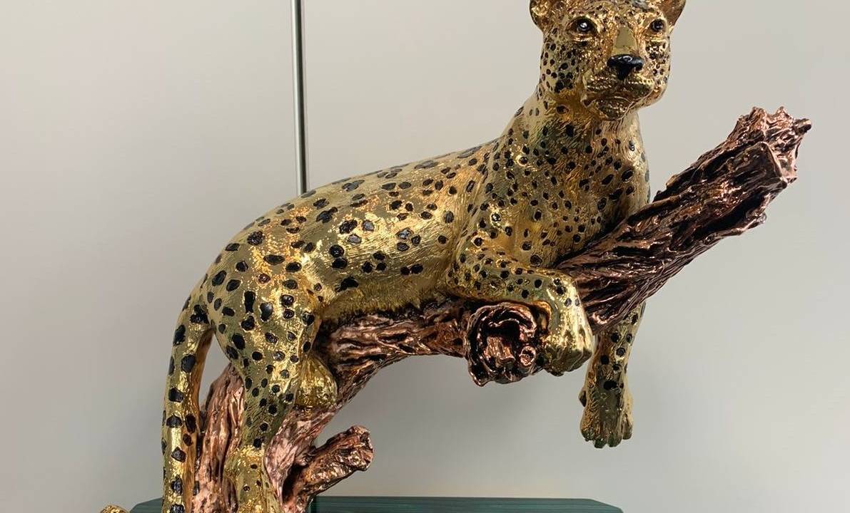 Estátua de onça dada de presente a Haddad por ministro saudita