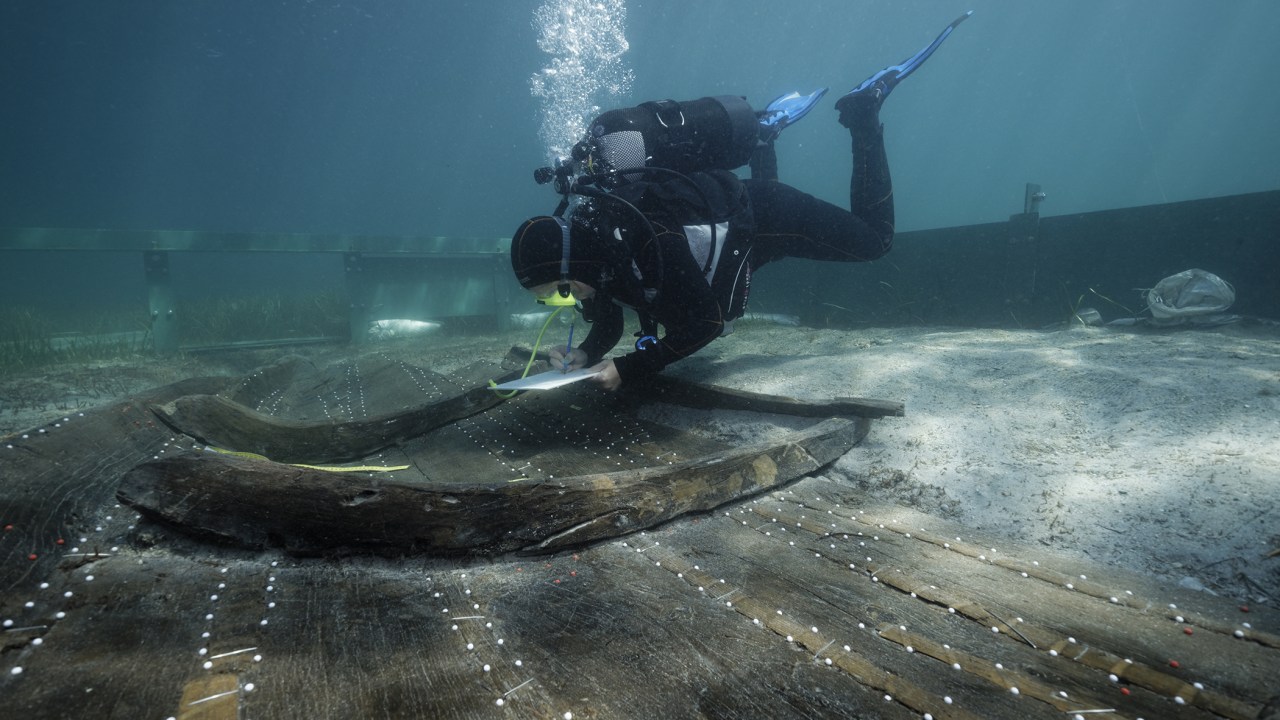 RECUPERAÇÃO - Zambratija: pesquisador analisa barco naufragado há 3 mil anos