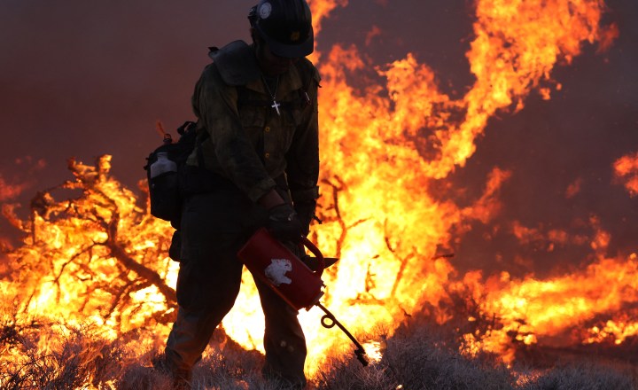 Incêndios na Califórnia formam perigosos 'redemoinhos de fogo