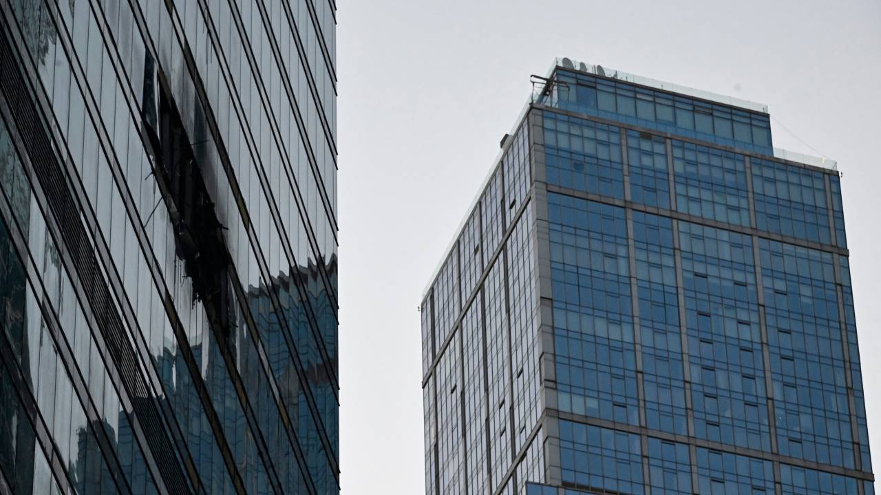 A view of a damaged office block of the Moscow International Business Center (Moskva City) following a reported drone attack in Moscow on August 1, 2023. A Ukrainian drone downed by Russia on August 1 struck a Moscow office tower that was also hit over the weekend, as multiple other drones were downed, Russian officials said. "Several drones were shot down by air defence systems while trying to fly to Moscow. One (drone) flew into the same tower in (Moscow) City as last time. The facade on the 21st floor was damaged," Moscow mayor Sergei Sobyanin said on Telegram. "There is no information on casualties," he said, adding that emergency services were on the scene. On July 30, Russia said it had downed Ukrainian drones targeting the capital in an attack that damaged two office towers in Moscow-City, a commercial development. (Photo by Alexander NEMENOV / AFP)