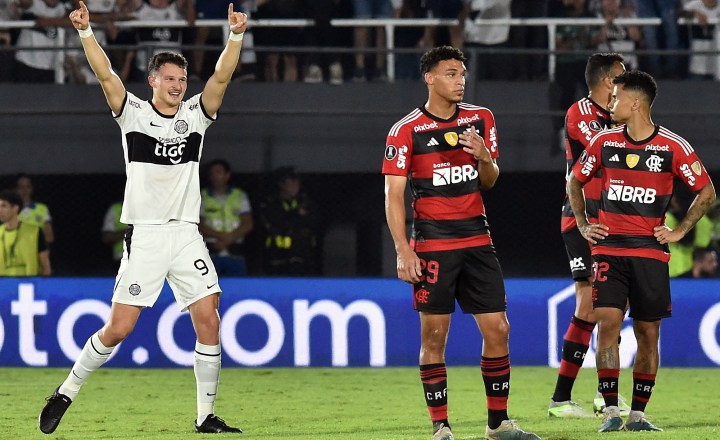 Com derrota do Flamengo, Corinthians segue como último brasileiro