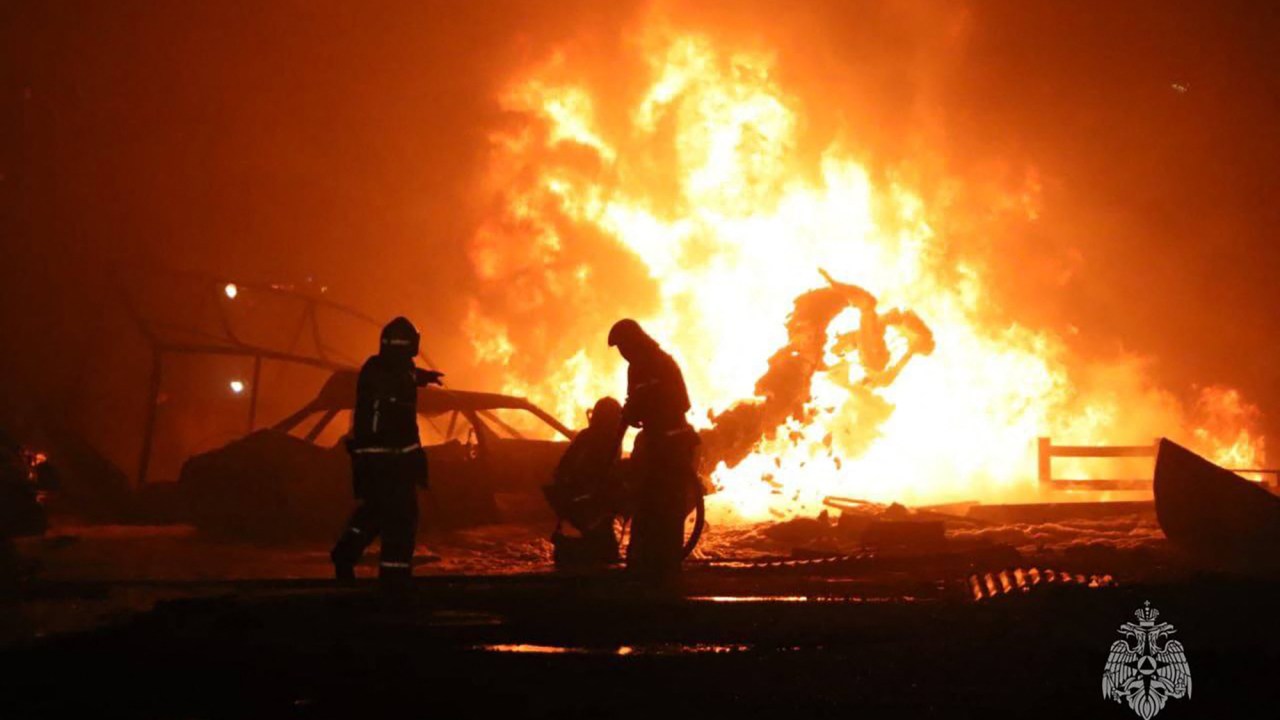 This handout photograph taken and released by Russian Emergency Ministry on August 14, 2023, shows rescuers pushing out a fire at a gas station in the city of Makhachkala. At least 27 people were killed and over 100 injured in an explosion and fire at a petrol station in Russia's Caucasus republic of Dagestan, the emergency situations ministry said Tuesday. (Photo by Handout / RUSSIAN EMERGENCY MINISTRY / AFP) / RESTRICTED TO EDITORIAL USE - MANDATORY CREDIT "AFP PHOTO / Russian Emergency Ministry" - NO MARKETING NO ADVERTISING CAMPAIGNS - DISTRIBUTED AS A SERVICE TO CLIENTS